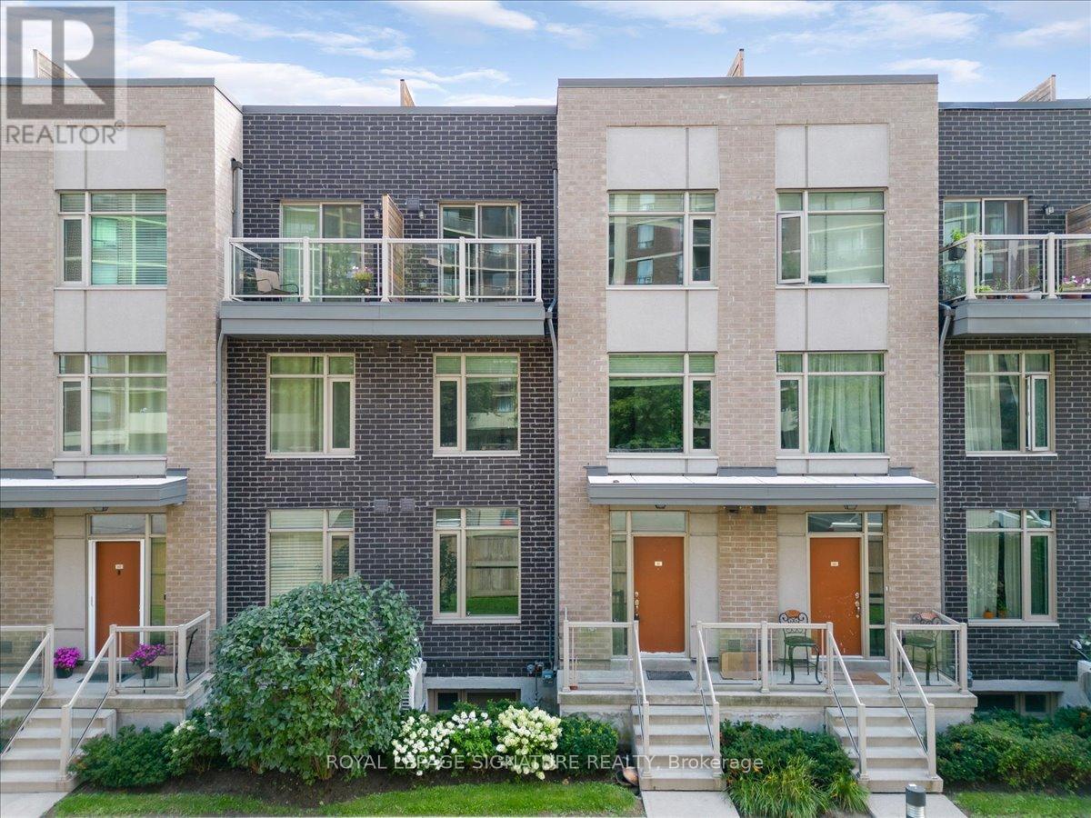 Photo 1 of 61 35 Applewood Lane, Toronto ON