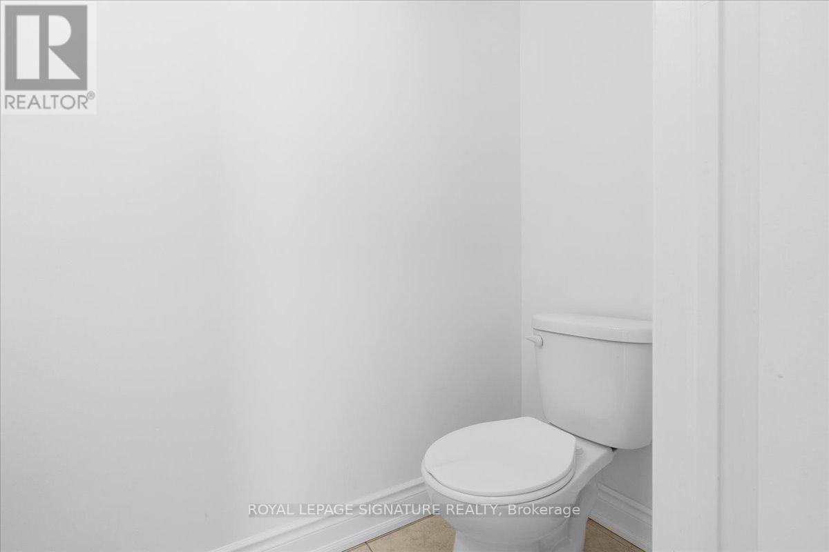 Photo 15 of 61 35 Applewood Lane, Toronto ON