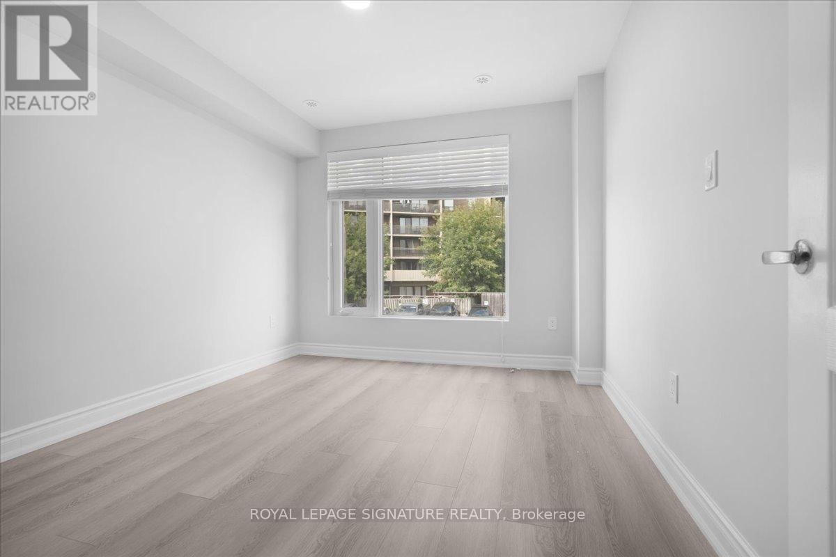 Photo 18 of 61 35 Applewood Lane, Toronto ON