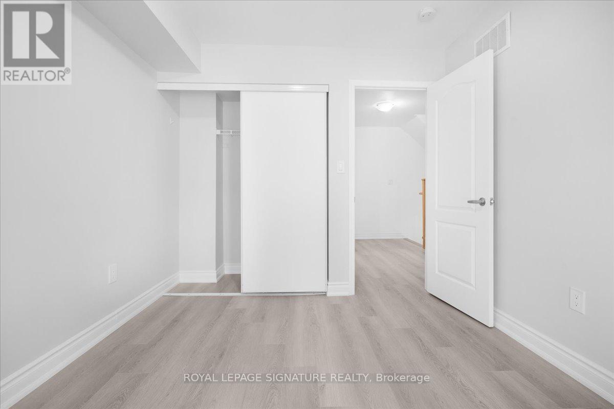Photo 22 of 61 35 Applewood Lane, Toronto ON