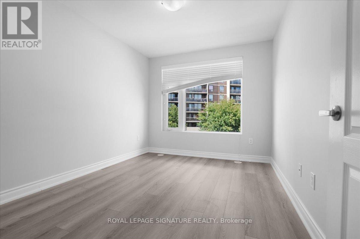 Photo 24 of 61 35 Applewood Lane, Toronto ON