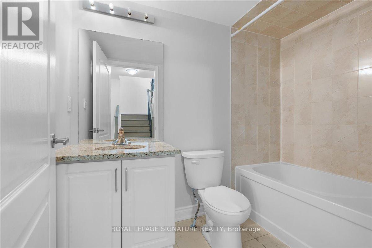 Photo 26 of 61 35 Applewood Lane, Toronto ON