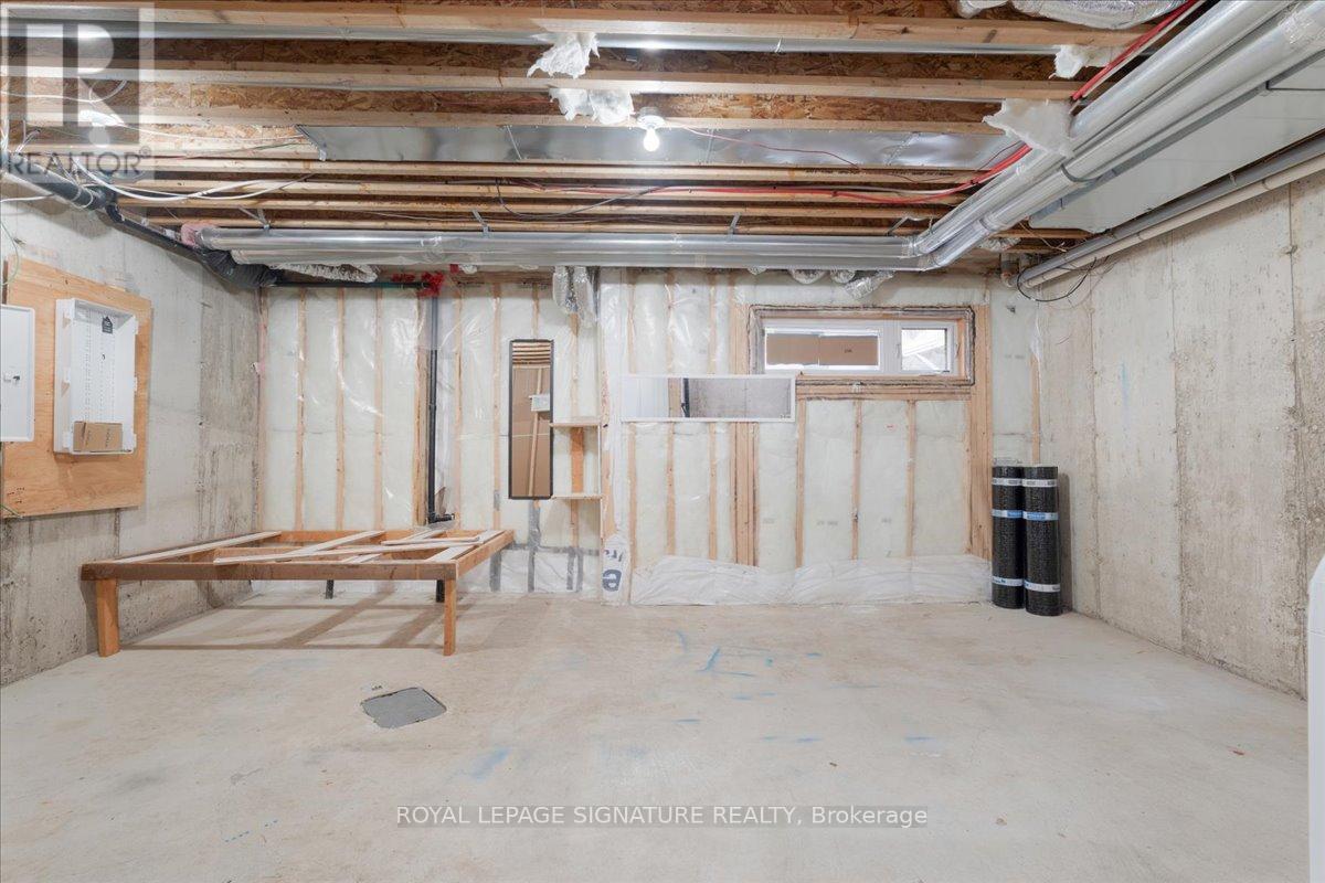 Photo 33 of 61 35 Applewood Lane, Toronto ON