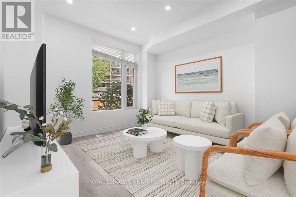 Photo 5 of 61 35 Applewood Lane, Toronto ON