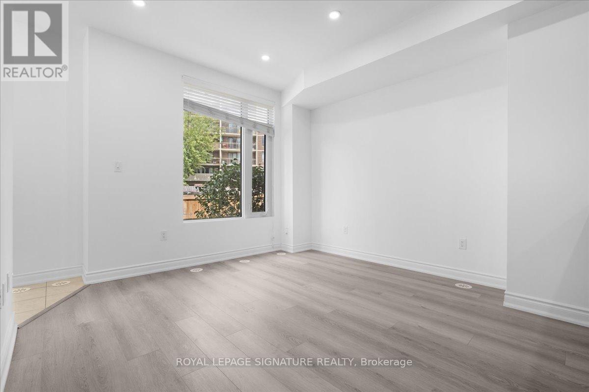 Photo 6 of 61 35 Applewood Lane, Toronto ON