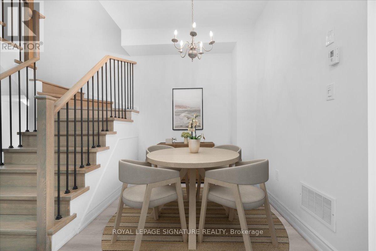 Photo 8 of 61 35 Applewood Lane, Toronto ON