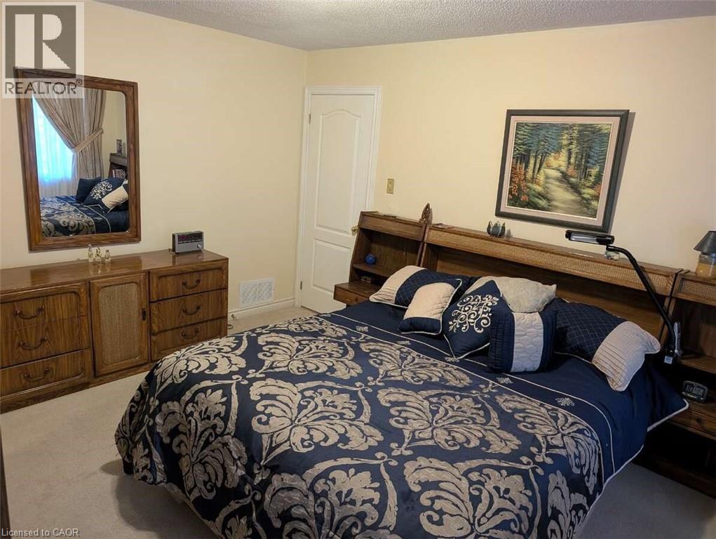 Photo 10 of 7 Club Court, Wasaga Beach ON