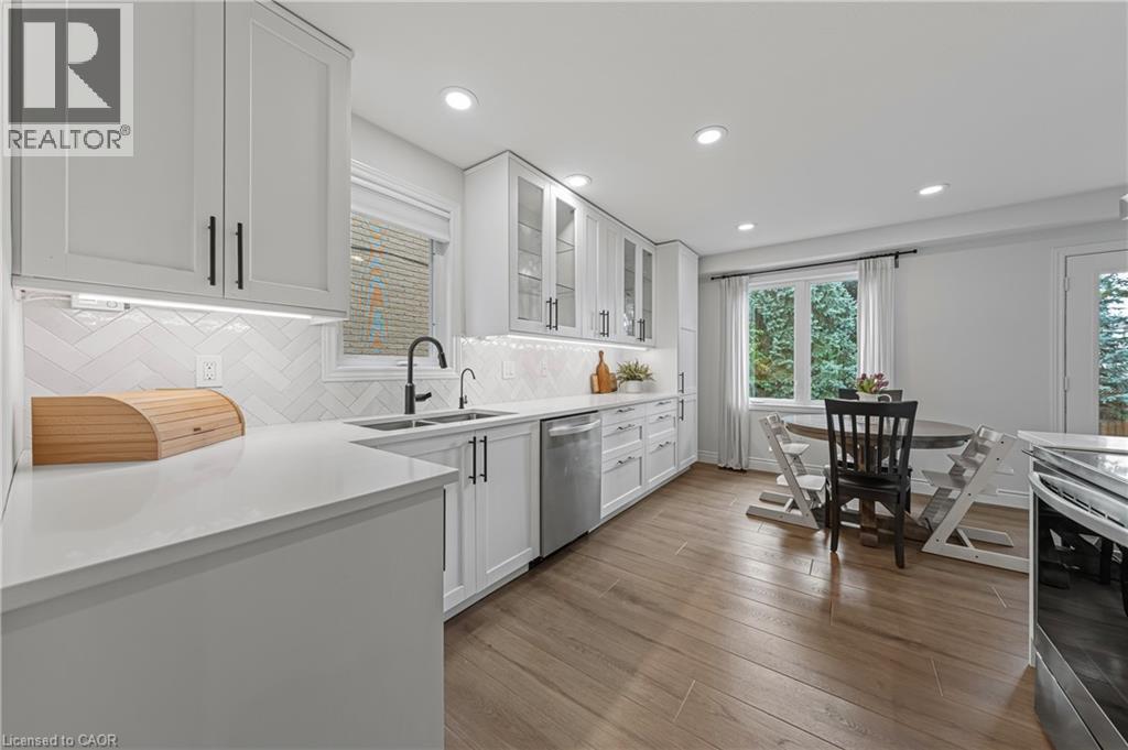 Photo 10 of 180 Granite Hill Drive, Cambridge ON