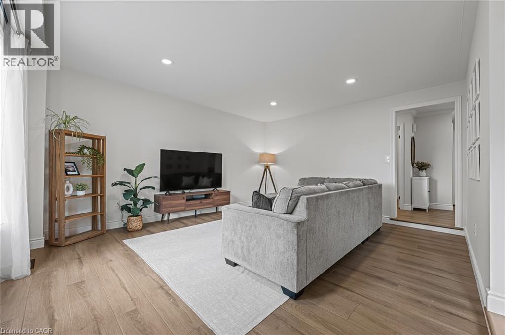 Photo 17 of 180 Granite Hill Drive, Cambridge ON