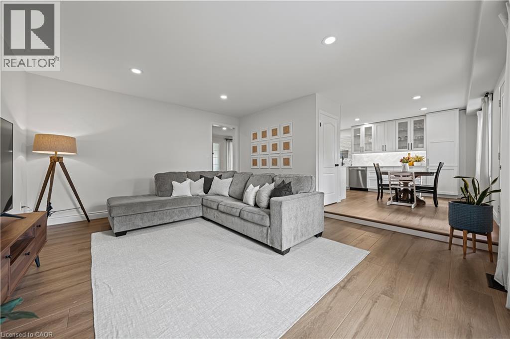 Photo 18 of 180 Granite Hill Drive, Cambridge ON