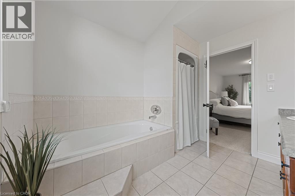Photo 30 of 180 Granite Hill Drive, Cambridge ON