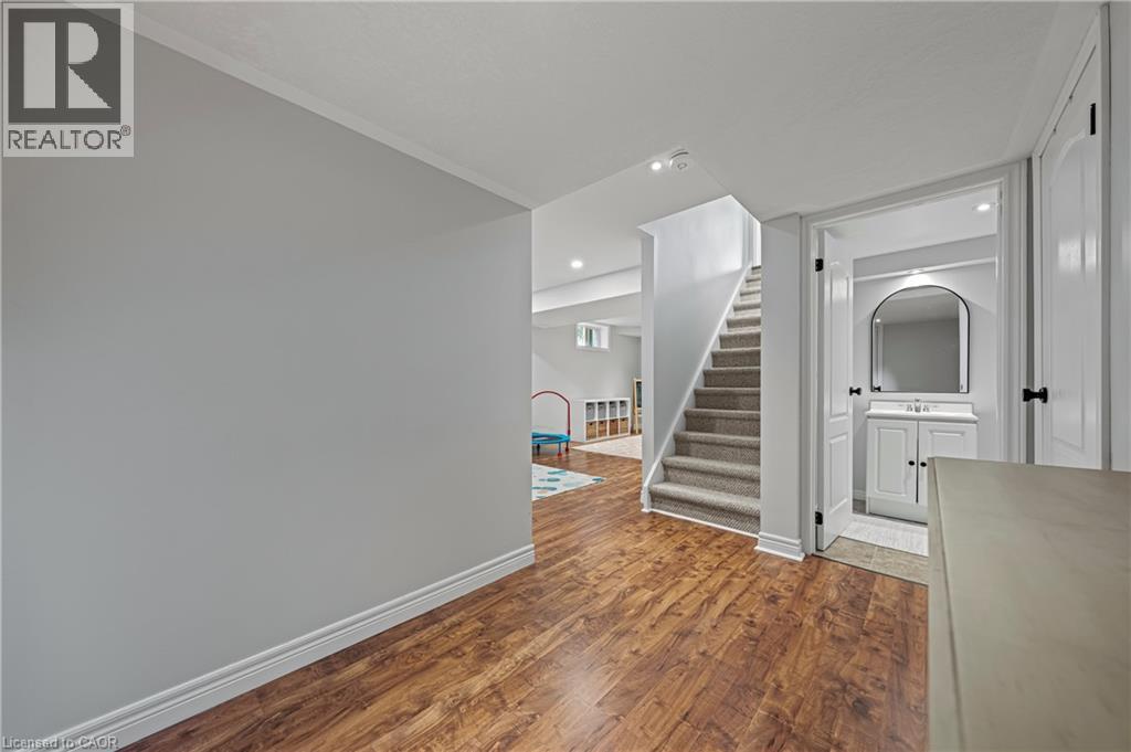 Photo 37 of 180 Granite Hill Drive, Cambridge ON