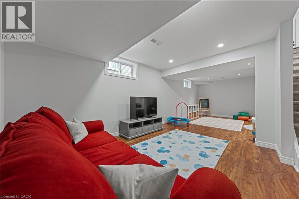 Photo 38 of 180 Granite Hill Drive, Cambridge ON
