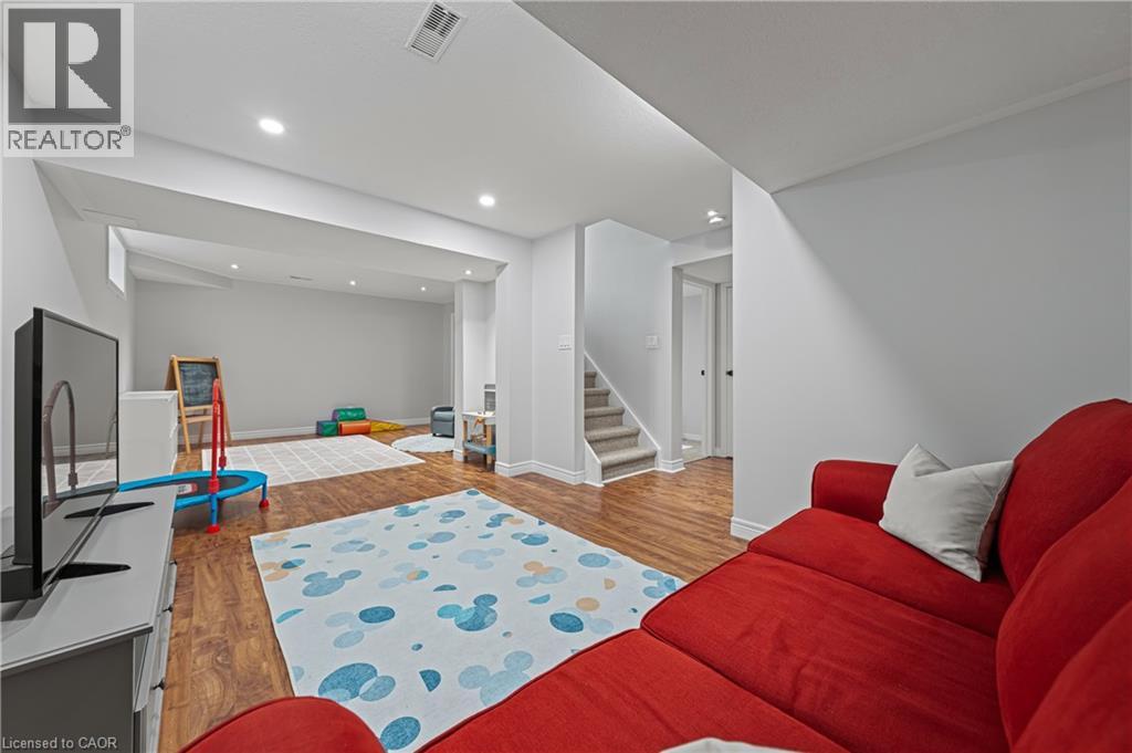 Photo 39 of 180 Granite Hill Drive, Cambridge ON