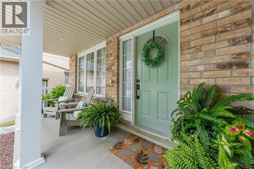Photo 4 of 180 Granite Hill Drive, Cambridge ON