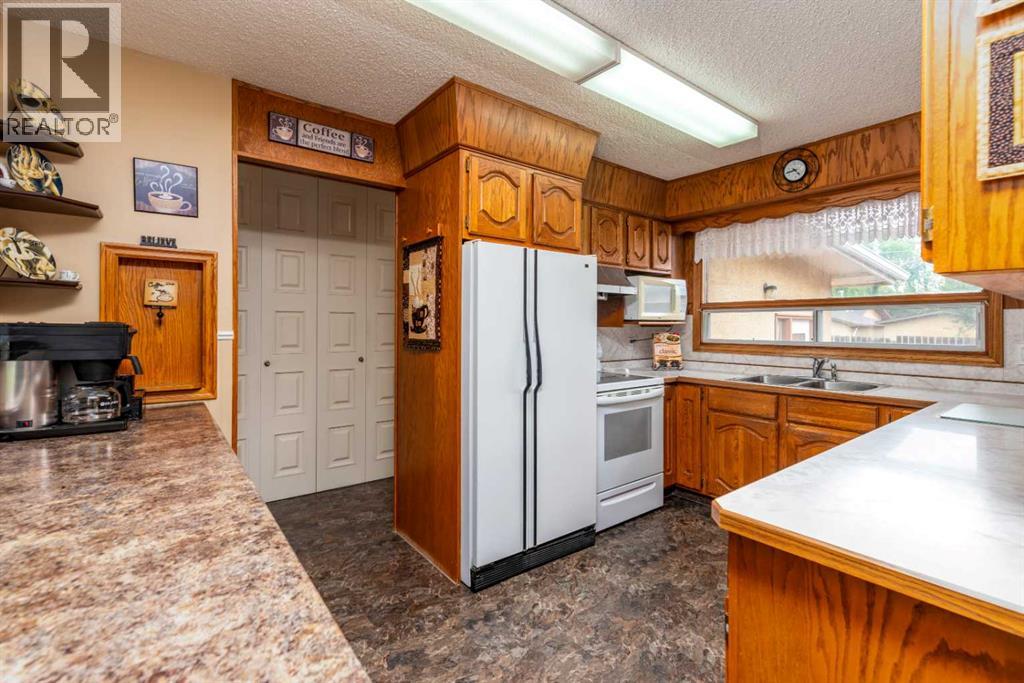 Photo 10 of 5732 47 Street, Lloydminster AB