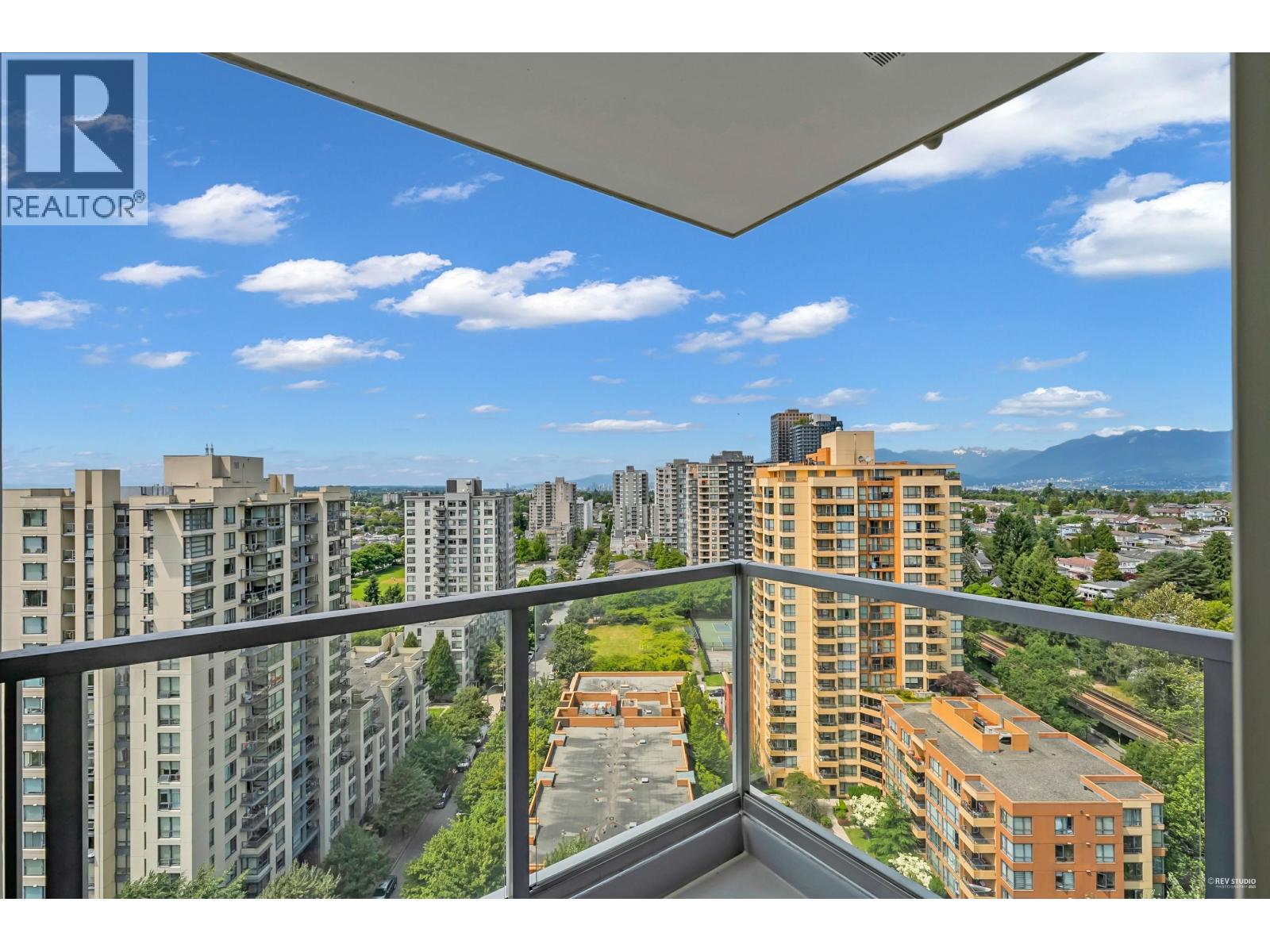 Photo 17 of 2008 3663 Crowley Drive, Vancouver BC