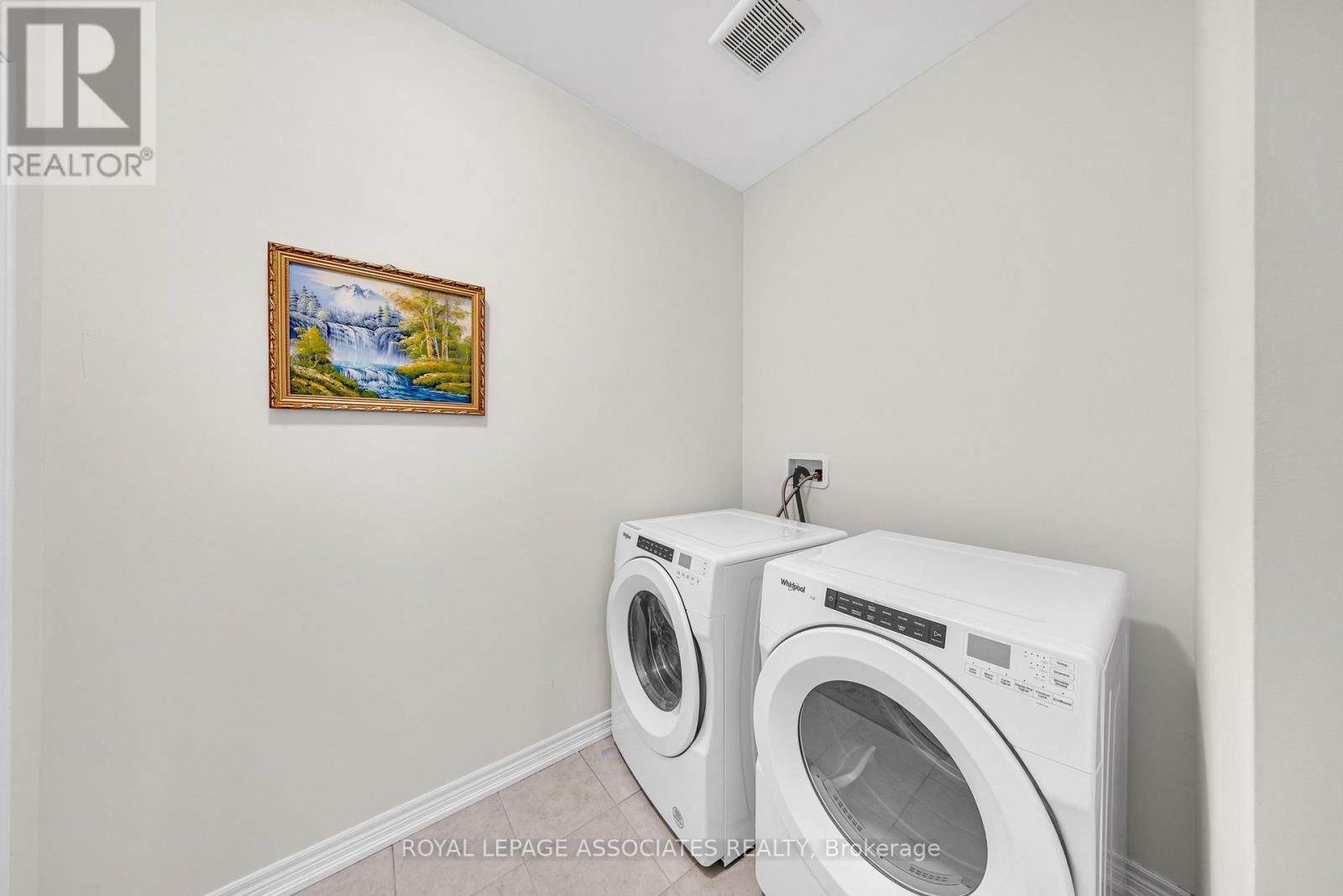 Photo 28 of 44 Elkington Crescent, Whitby ON