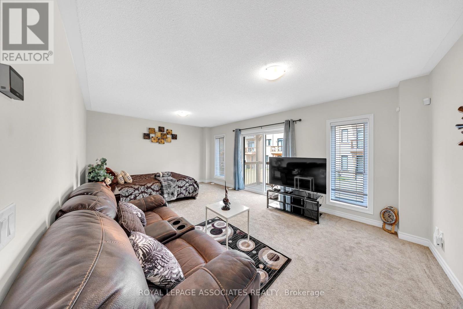 Photo 30 of 44 Elkington Crescent, Whitby ON
