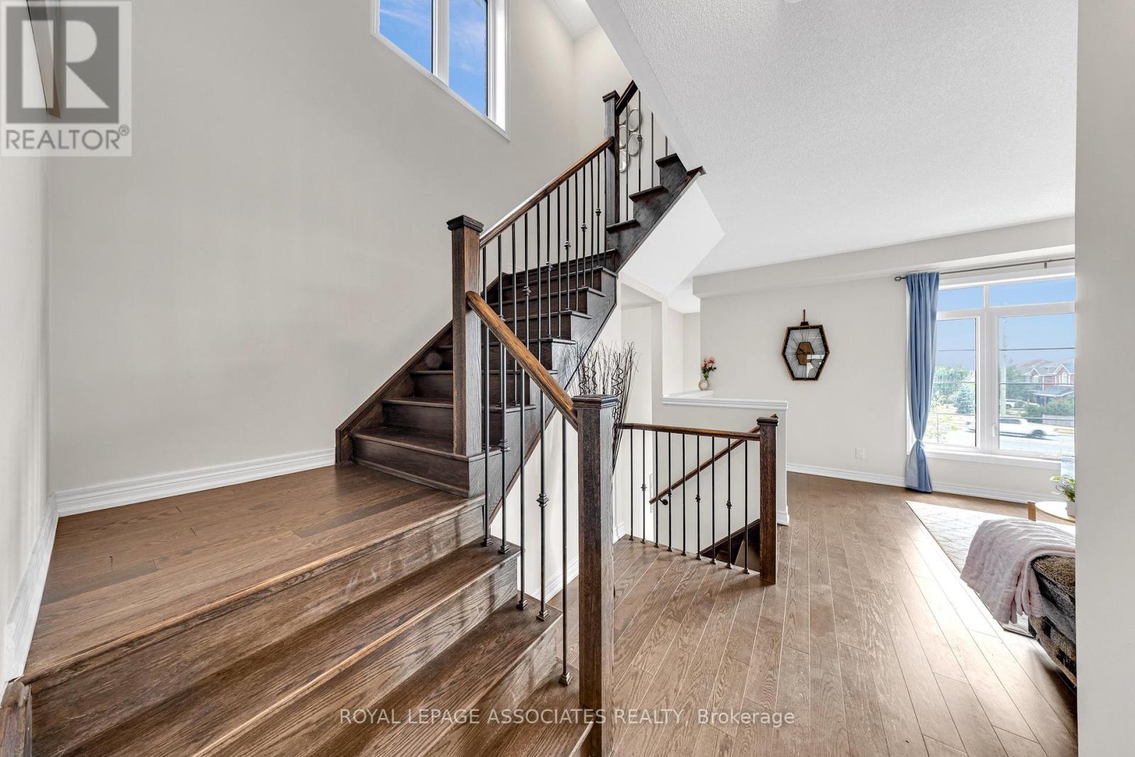 Photo 9 of 44 Elkington Crescent, Whitby ON