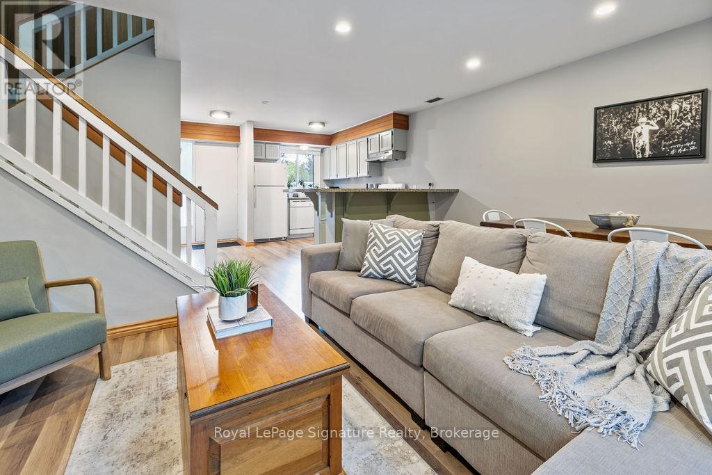 Photo 14 of 124 Escarpment Crescent, Collingwood ON