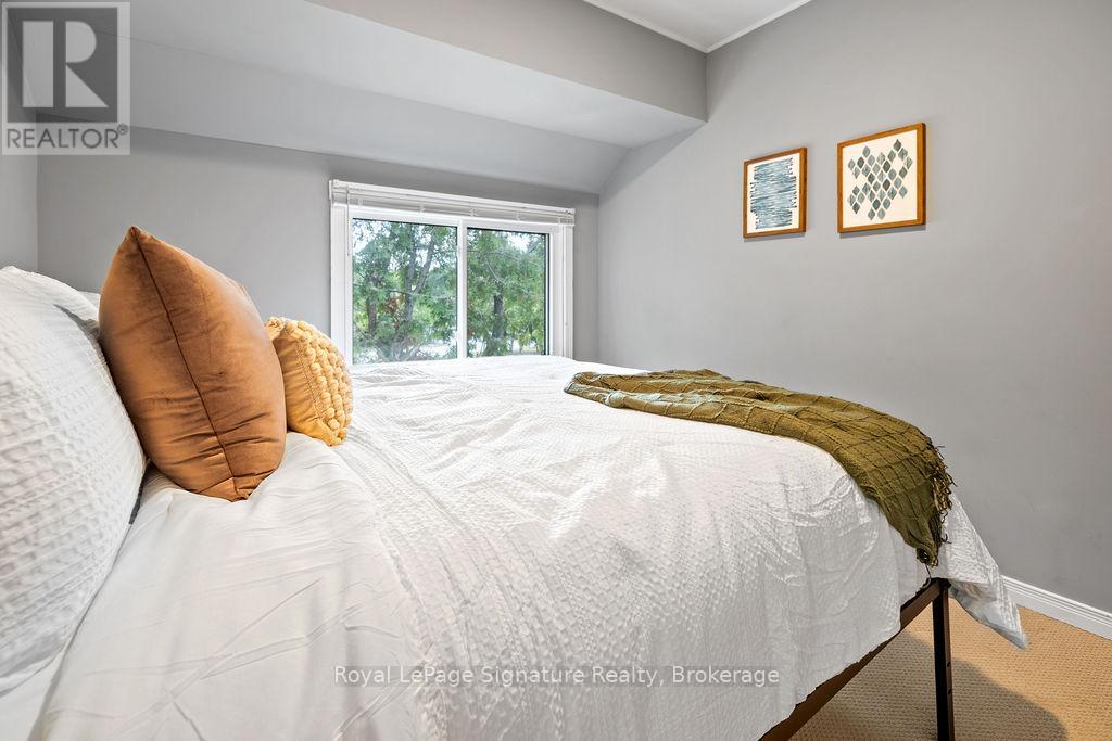 Photo 16 of 124 Escarpment Crescent, Collingwood ON
