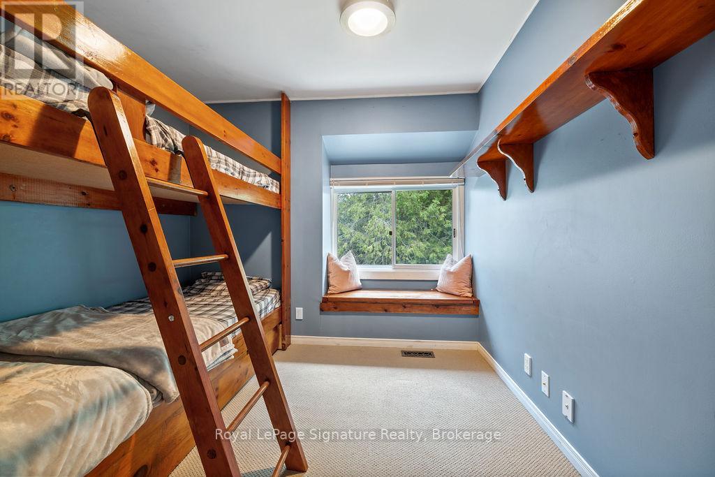 Photo 19 of 124 Escarpment Crescent, Collingwood ON