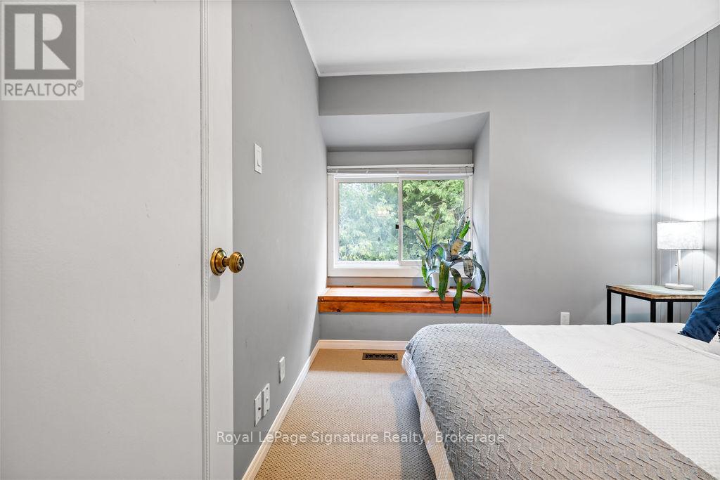 Photo 21 of 124 Escarpment Crescent, Collingwood ON