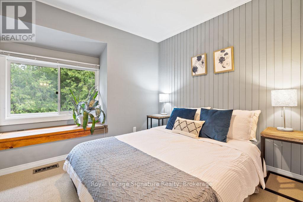 Photo 22 of 124 Escarpment Crescent, Collingwood ON