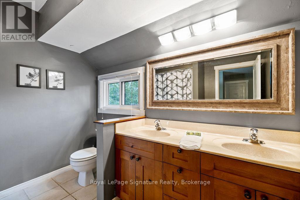 Photo 24 of 124 Escarpment Crescent, Collingwood ON