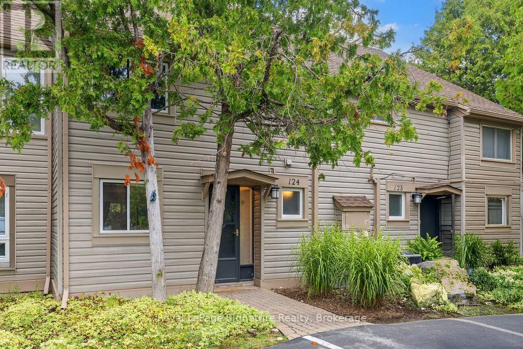 Photo 3 of 124 Escarpment Crescent, Collingwood ON