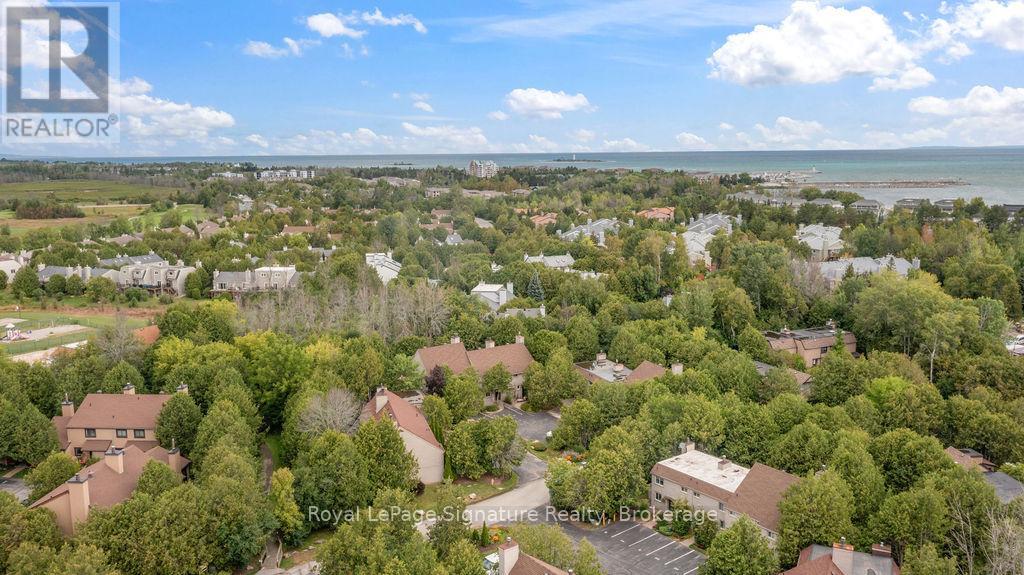 Photo 31 of 124 Escarpment Crescent, Collingwood ON
