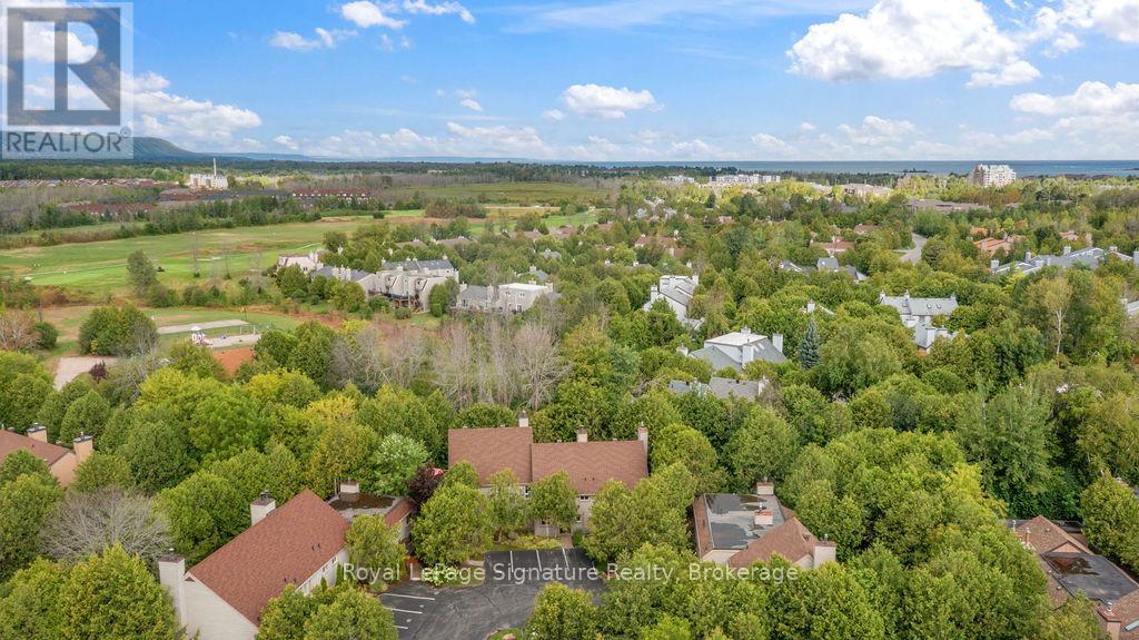 Photo 34 of 124 Escarpment Crescent, Collingwood ON