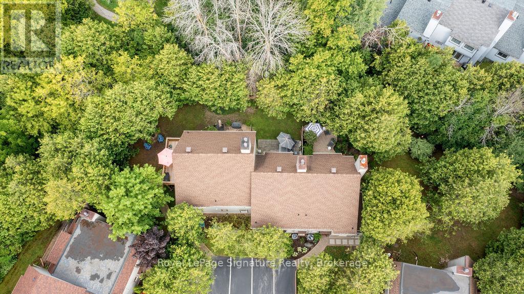 Photo 35 of 124 Escarpment Crescent, Collingwood ON