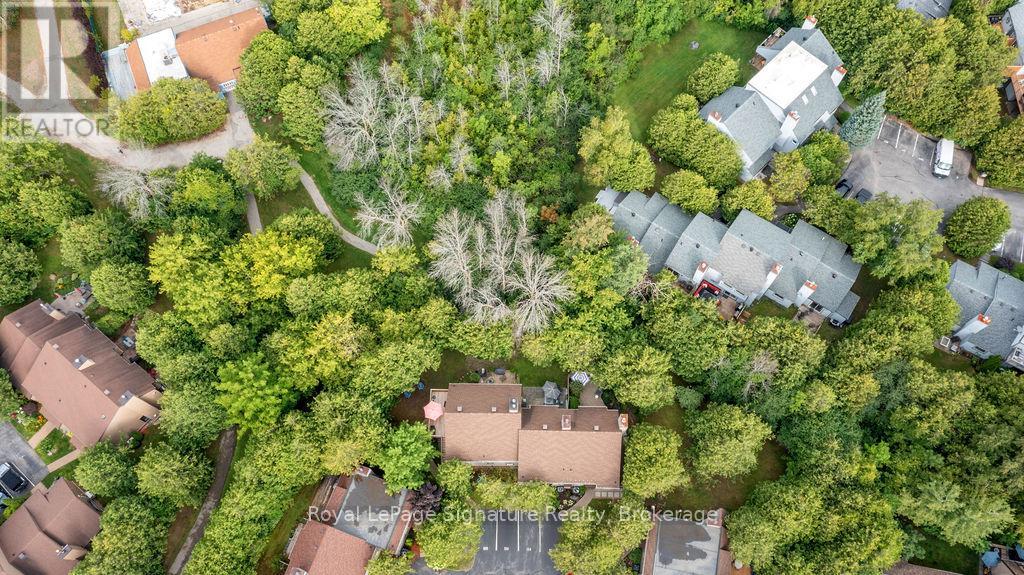 Photo 36 of 124 Escarpment Crescent, Collingwood ON