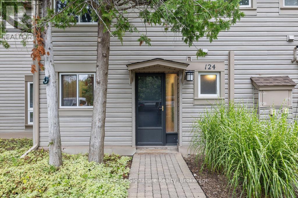 Photo 4 of 124 Escarpment Crescent, Collingwood ON