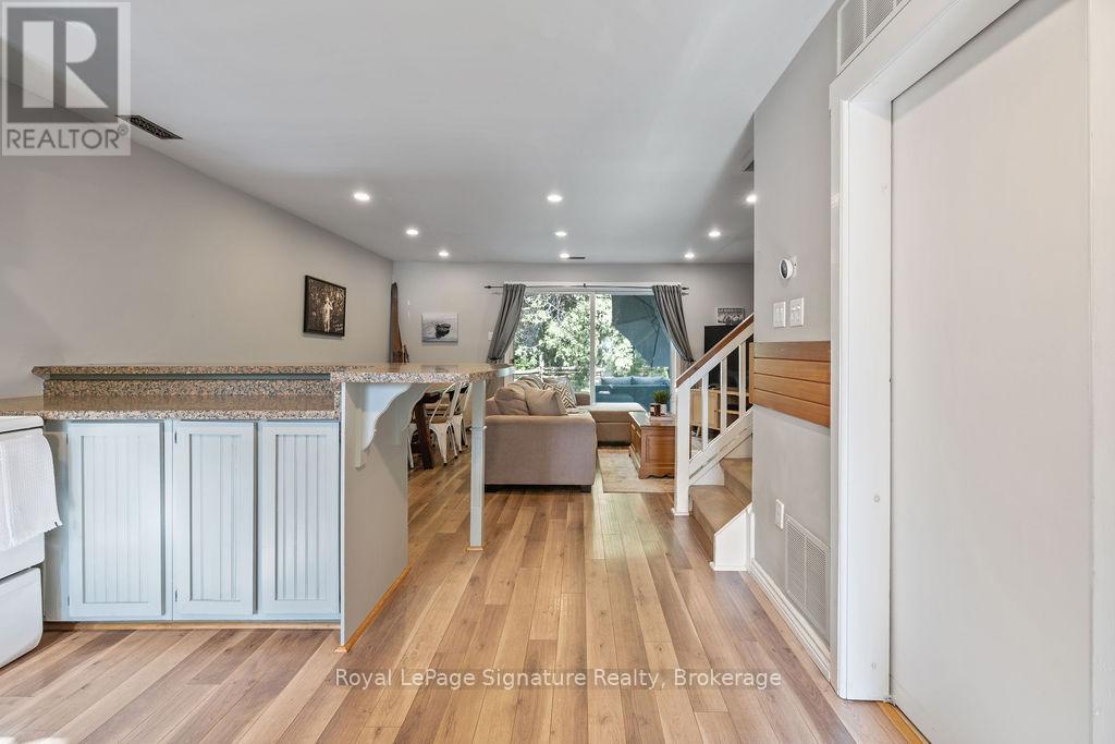 Photo 5 of 124 Escarpment Crescent, Collingwood ON