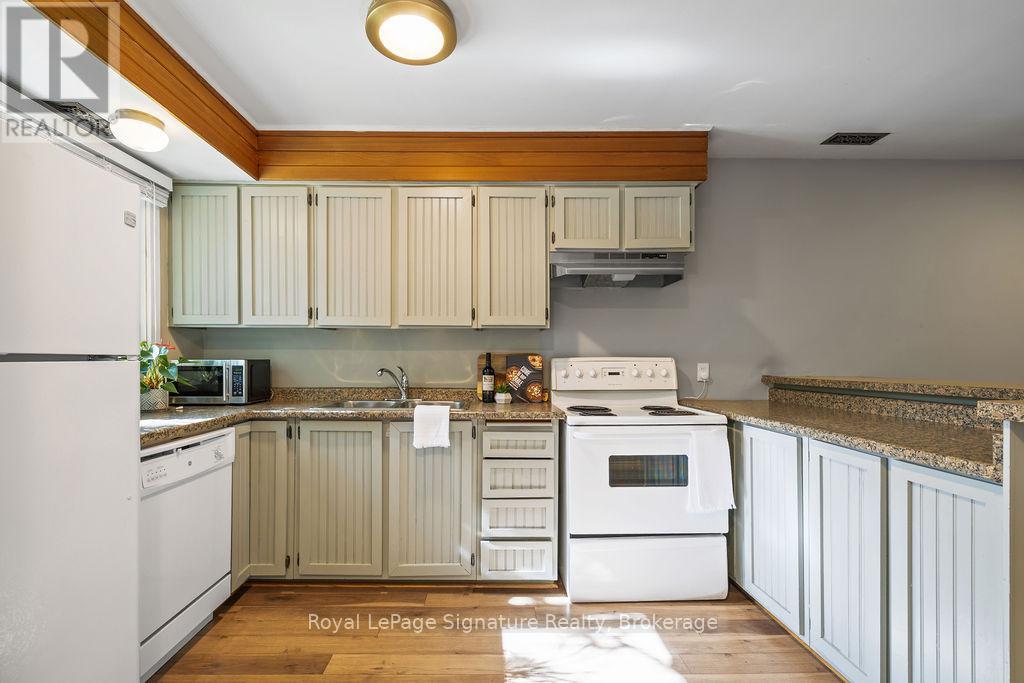 Photo 7 of 124 Escarpment Crescent, Collingwood ON