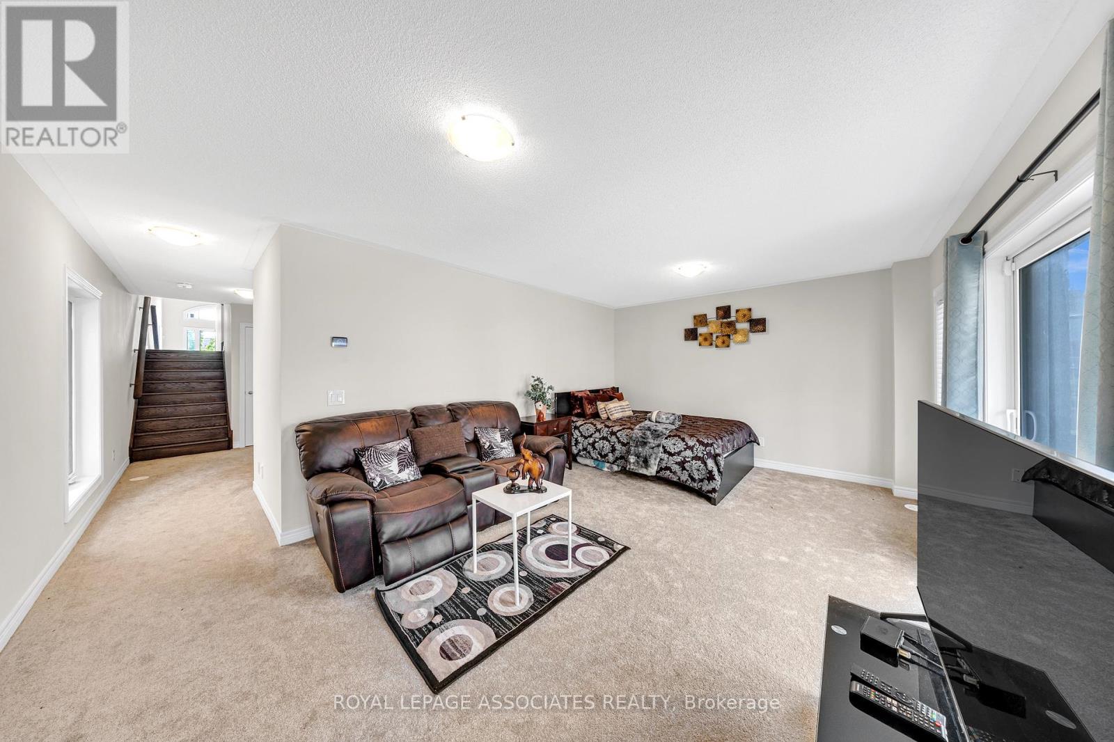 Photo 2 of 44 Elkington Crescent, Whitby ON