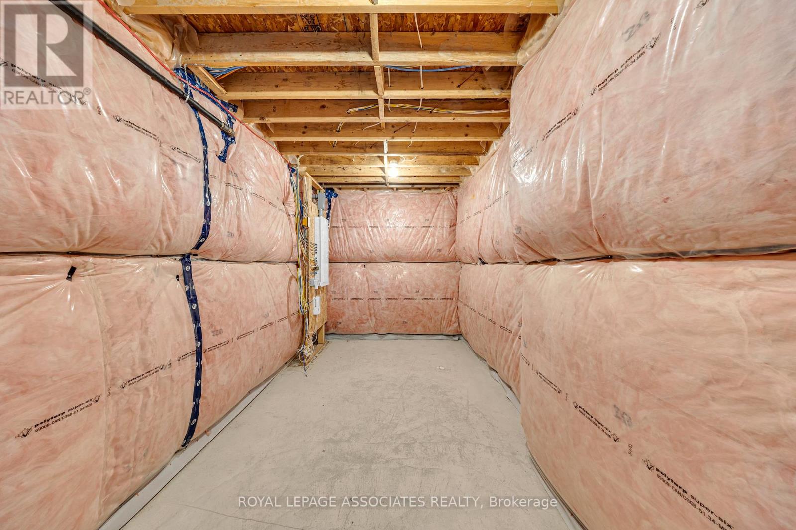 Photo 42 of 44 Elkington Crescent, Whitby ON