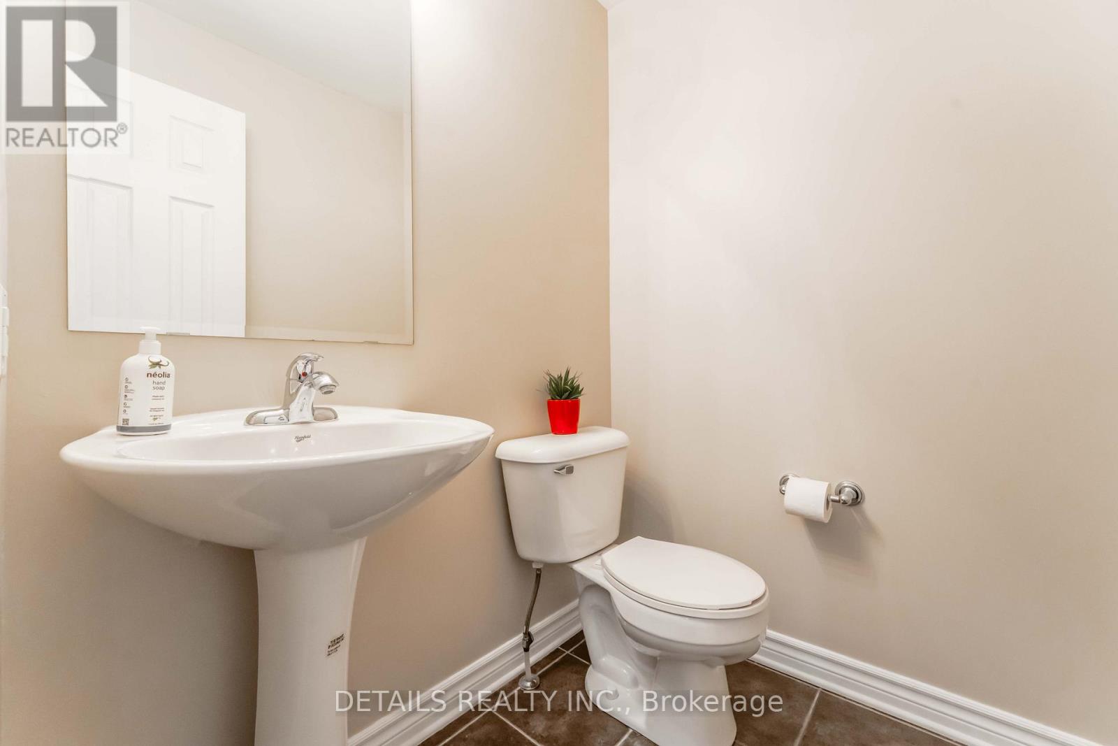 Photo 20 of 606 Malkowski Street, Ottawa ON