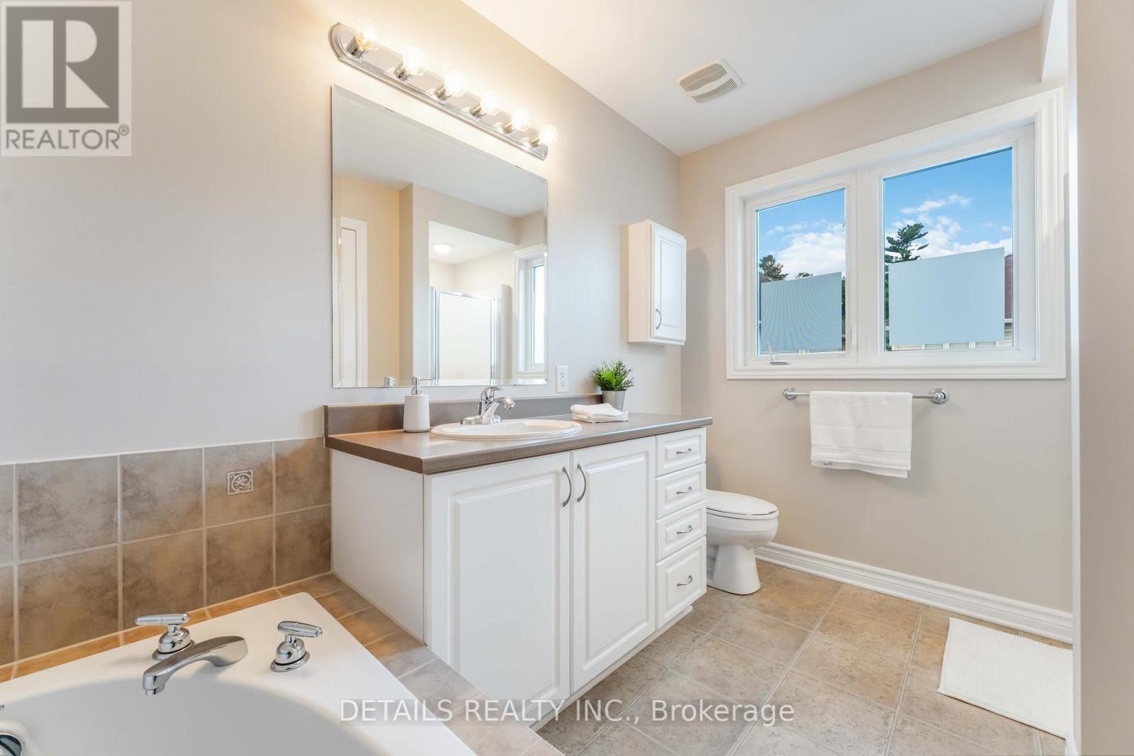 Photo 25 of 606 Malkowski Street, Ottawa ON