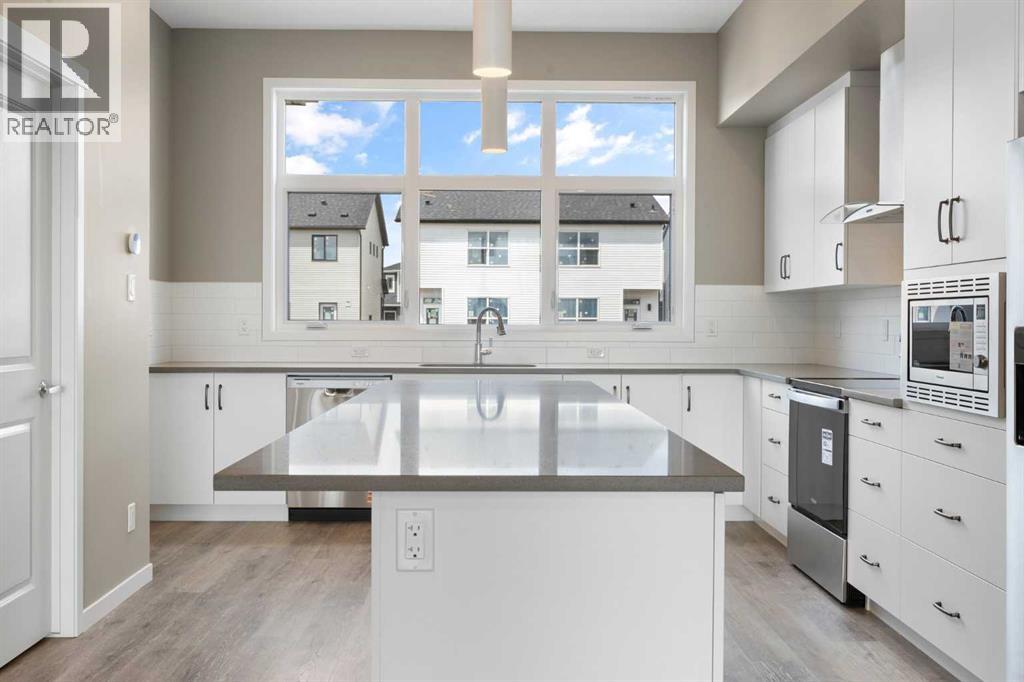 Photo 10 of 415 Hotchkiss Manor Se, Calgary AB
