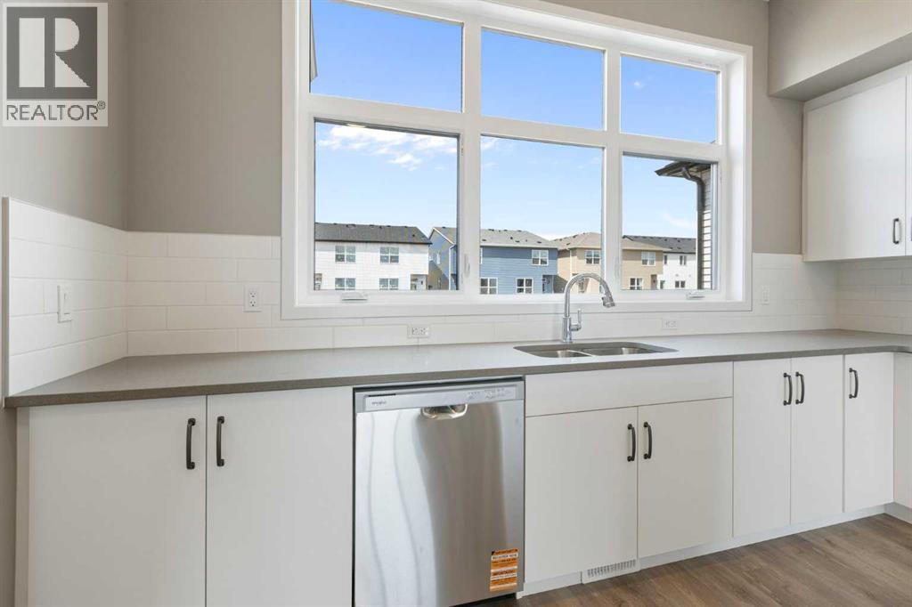 Photo 15 of 415 Hotchkiss Manor Se, Calgary AB