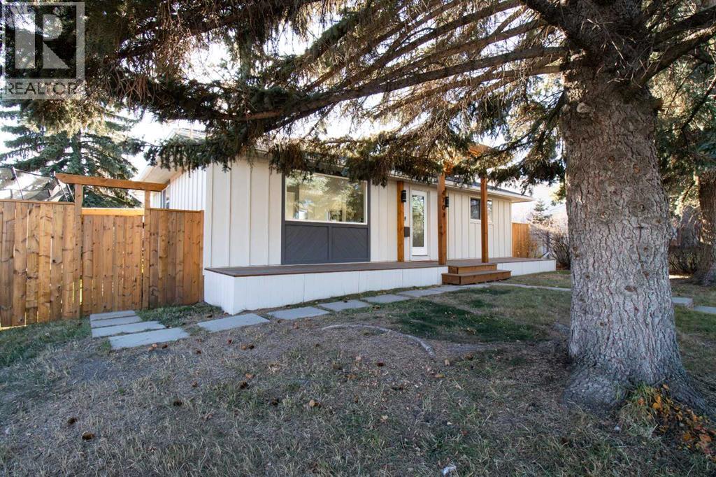 Photo 3 of 4703 26 Avenue Sw, Calgary AB