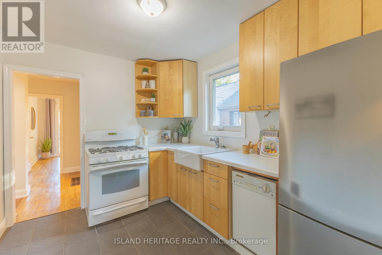 Photo 24 of 142 Symons Street, Toronto ON