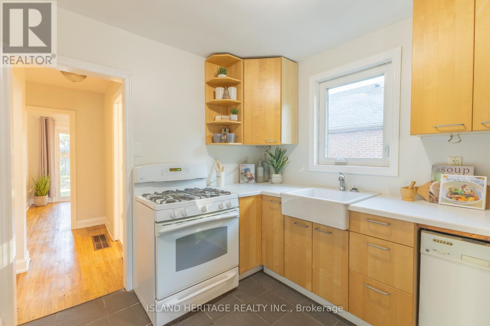 Photo 23 of 142 Symons Street, Toronto ON