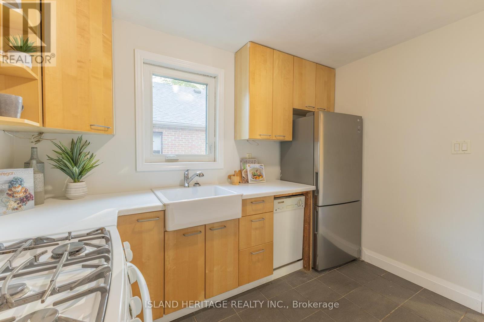 Photo 25 of 142 Symons Street, Toronto ON
