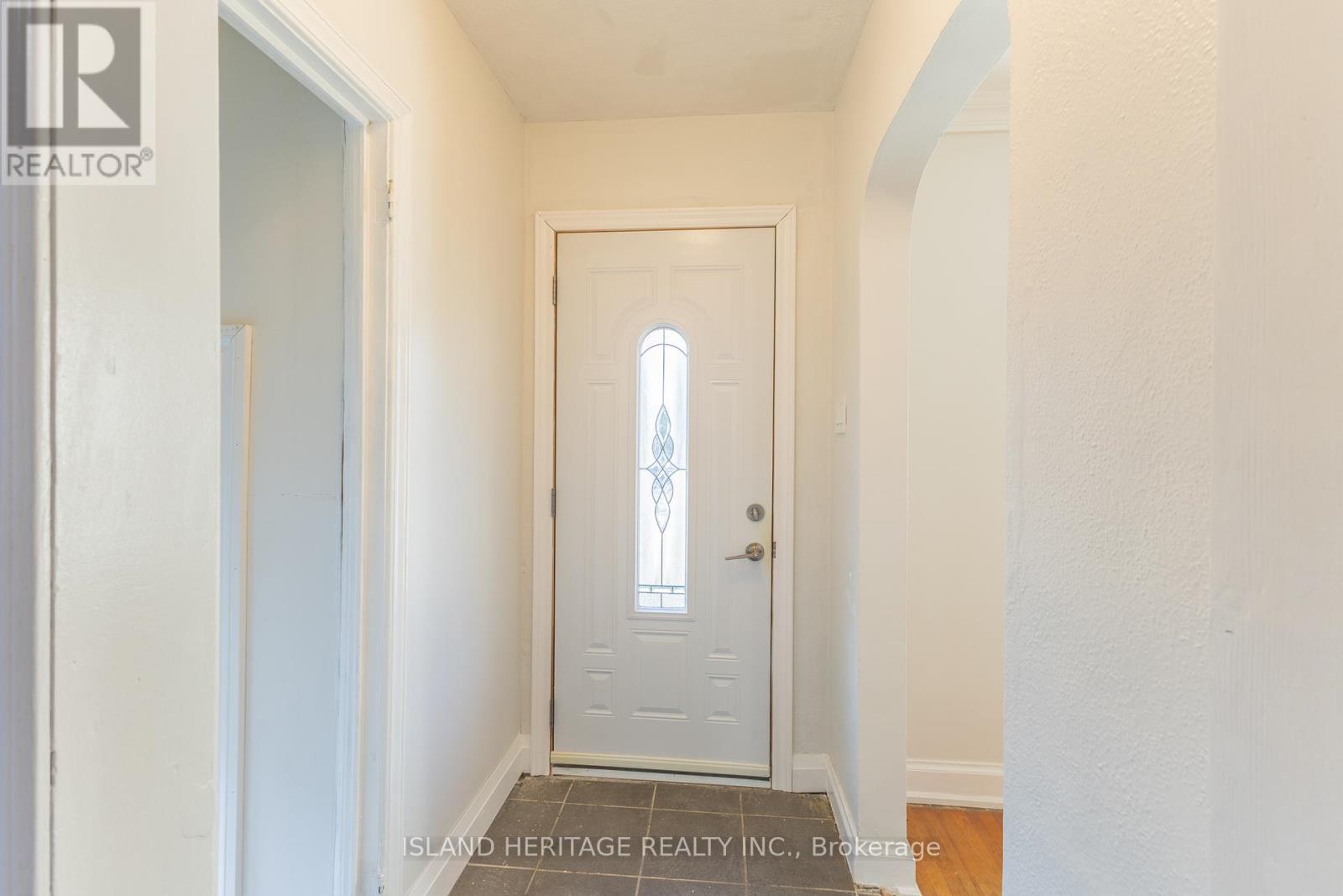 Photo 6 of 142 Symons Street, Toronto ON