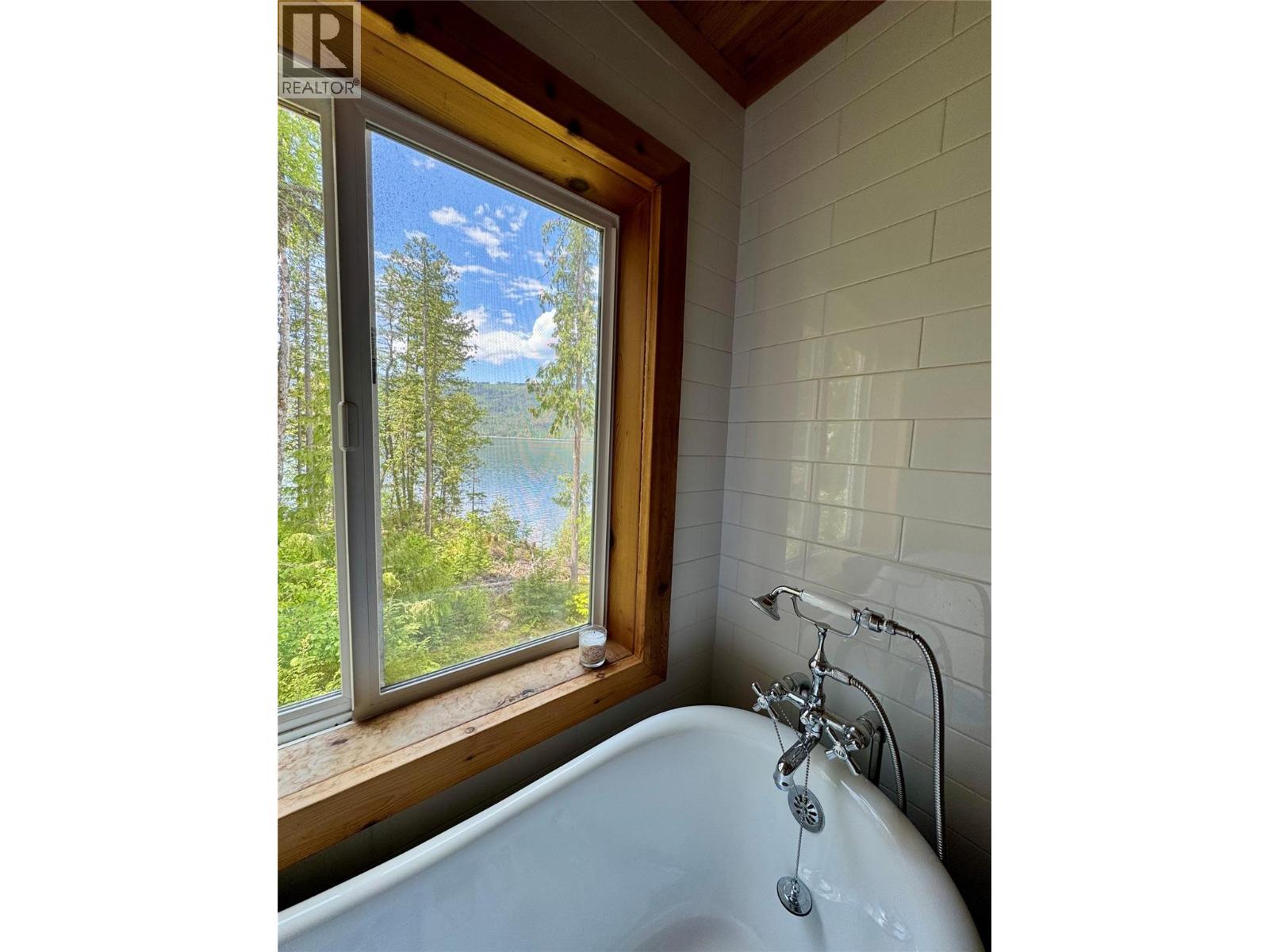 Lot 4 Pete Martin Bay, Sicamous